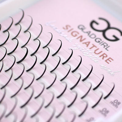 Close up of tray of GladGirl Spike Lash Extensions
